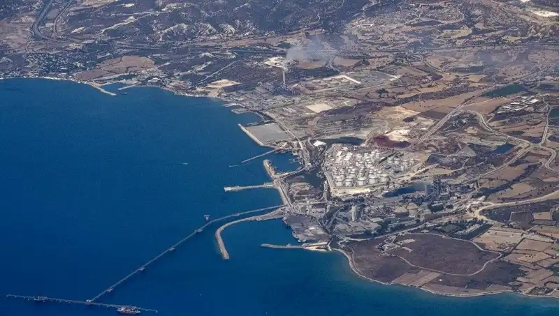 ABD'nin Askeri Gemisi, İsrail'e Silah Taşımak İçin Limasol'a Uğruyor