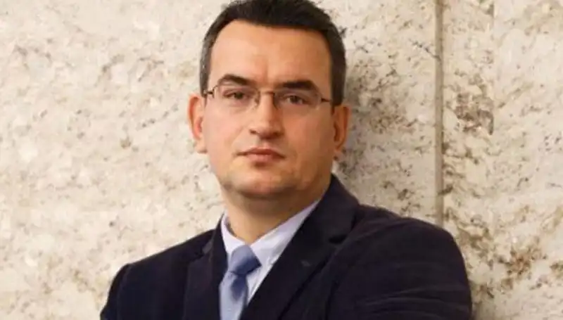 Metin Gürcan: DEVA Partisi’nin Kurucu Üyesi ve Dikkat Çeken Kariyeri