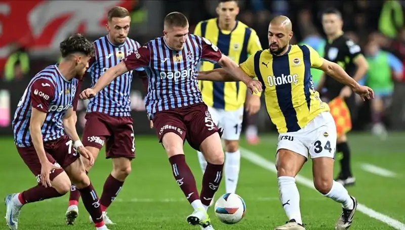Kadıköy'de Süper Lig Derbisi: Fenerbahçe ve Trabzonspor Karşı Karşıya