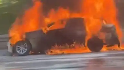 15 Temmuz Şehitler Köprüsü'nde Araç Yangını: Trafik Kilitlendi!
