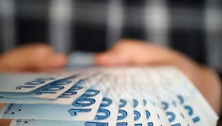 Emekli Promosyonları 2025: Bankalar Ne Kadar Avantaj Sunuyor?