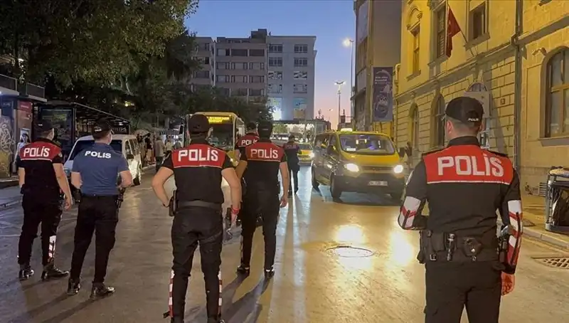 İstanbul’da Asayiş Uygulamaları Tüm Hızıyla Devam Ediyor: Yüzlerce Gözaltı