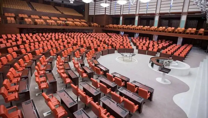 Siyasi Partilerin Bayramlaşma Programları Açıklandı: İşte Merakla Beklenen Detaylar!