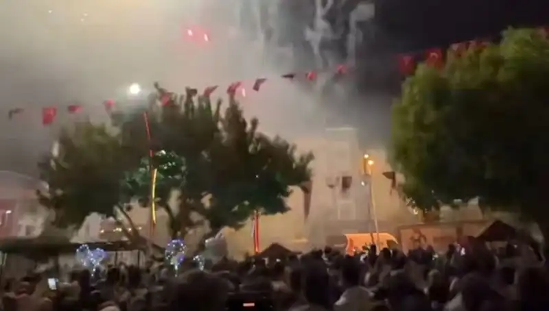 Havai Fişek Gösterisi Kazası: Eğlence Yerini Hastaneye Çevirdi