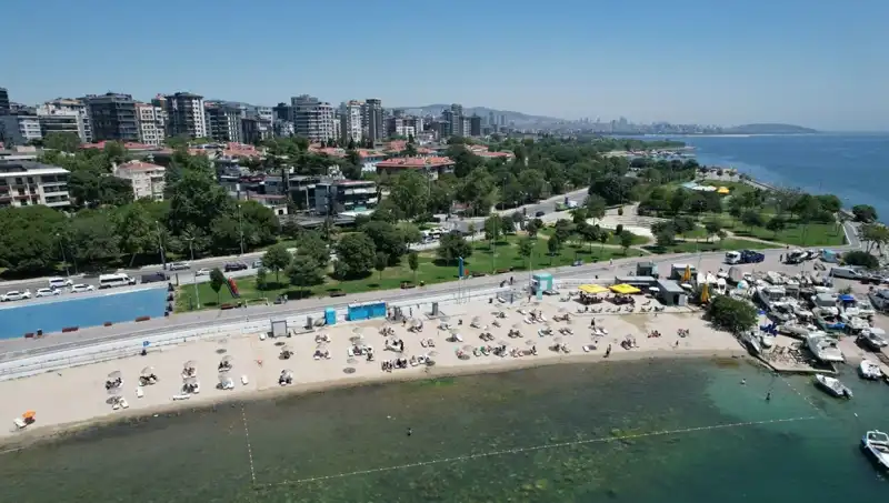 İstanbul'un Sıcak Hava Dalgası Caddebostan'ı Canlandırdı!