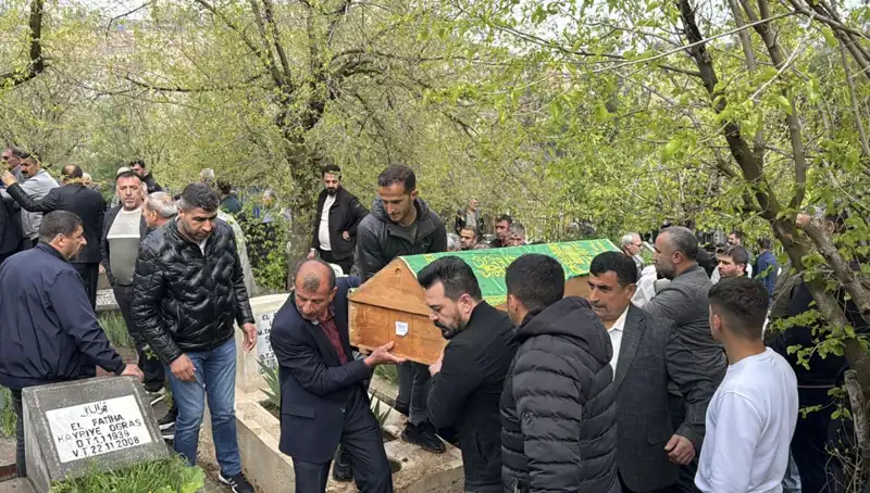 Karabük'teki Feci Kazada Hayatını Kaybedenler Diyarbakır'da GözüYaşlı Uğurlandı