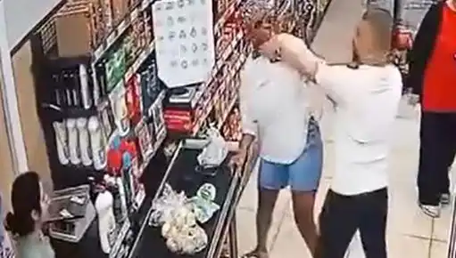 Marketteki Kasa Sırasında Olay: Çocuk Önünde Kadına Saldırdı!