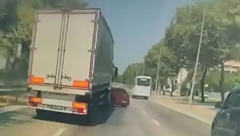 Bursa'da Tehlikeli Kör Nokta: Kaza Sonrası Güvenlik Önlemleri Yeniden Gözden Geçiriliyor