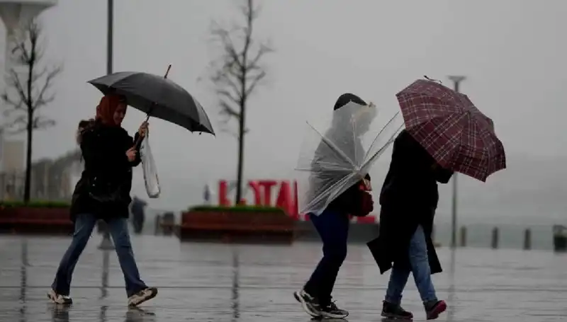 Türkiye'nin İki Bölgesinde Kuvvetli Sağanak Yağış Bekleniyor!