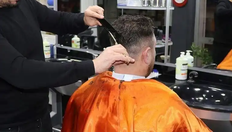 Türkiye kökenli berberler İngiltere'de Soruşturma Kapsamında Ele Alınıyor