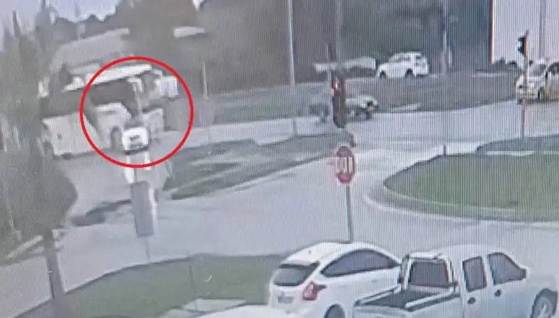 Kırmızı Işıkta Dururken Yolcu Otobüsü Çarpan Şoförün Dramı