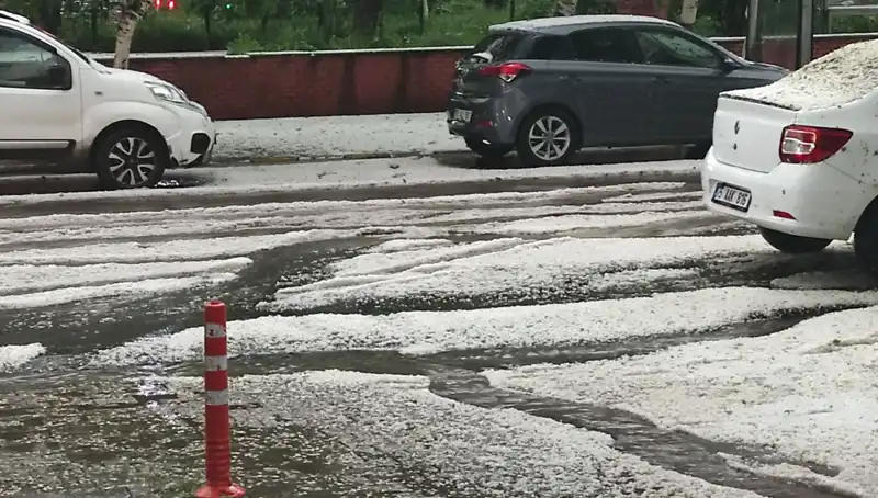 Ardahan'da Dolu Felaketi: Şehir Beyaza Büründü, Tarım Ürünleri Tehdit Altında