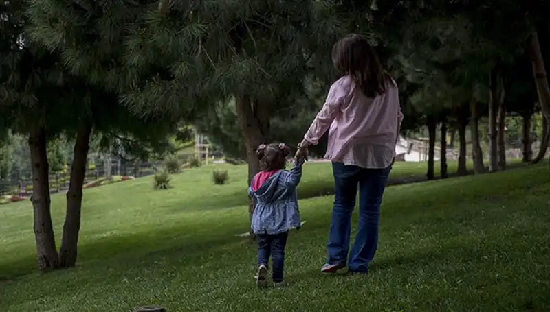 Yargıtay’ın Yeni Kararı: Koruyucu Aileler ile Anne-Baba İlişkisi Nasıl Olacak?