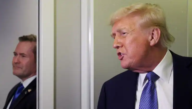 Trump, Mike Waltz'ü Görevden Alarak Sürpriz Bir Karar Aldı