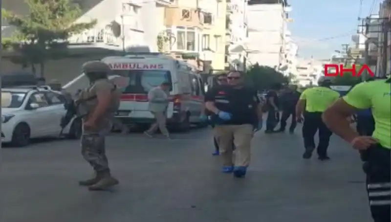 İzmir'de Karakola Yönelik Silahlı Saldırı: İki Kişi Hayatını Kaybetti