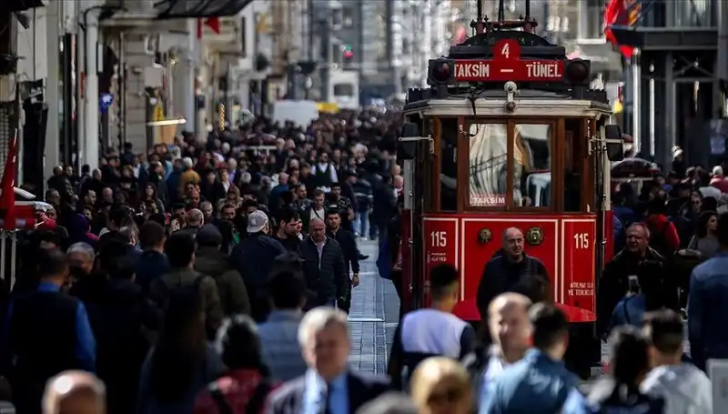Türkiye’nin Nüfusu Rekor Seviyeye Ulaştı: Demografik Değişim ve Etkileri