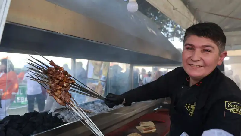 Kozan Karnavalında Yoğun İlgi: Yarım Ton Ciğer Tüketildi