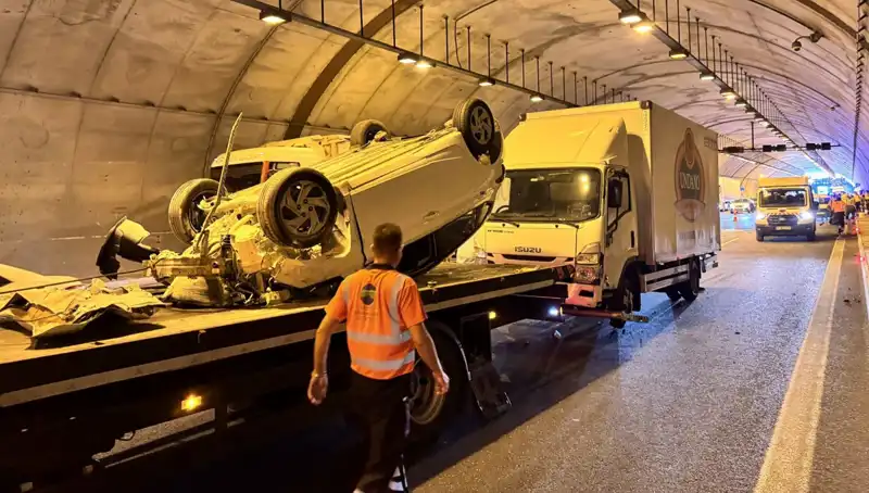 Kuzey Marmara Otoyolu'nda Korkunç Kaza: Otomobil ve Kamyonet Çarpıştı!