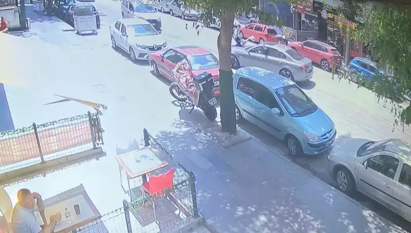 Karşıdan Karşıya Geçerken Araba Çarpan Genç Hayatını Kaybetti