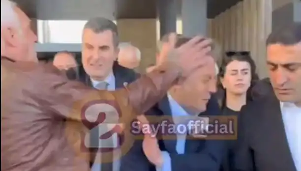 Özgür Özel’in AKM Çıkışında Yaşadığı Fiziksel Saldırı: Olayın Ayrıntıları