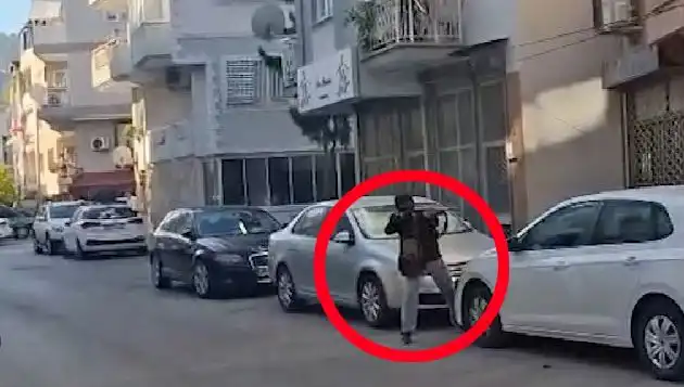İzmir'de Saldırganla Çatışmanın Şok Edici Anları Gündemi Sarsıyor