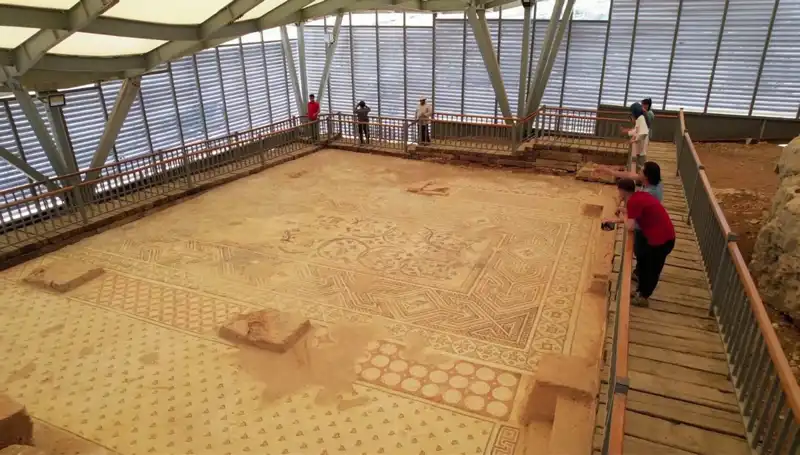Restore Edilen 'Cennet Bahçesi' Mozaiği, Sanatseverlerle Buluştu