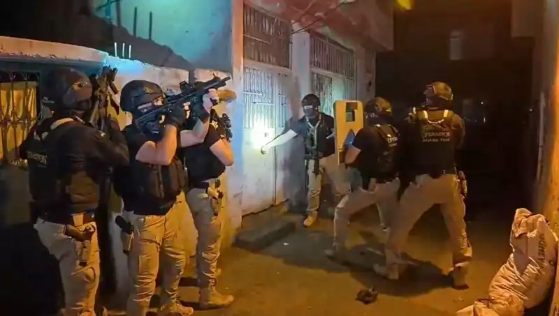 İstanbul'da DAEŞ'e Yönelik Büyük Operasyon: 18 Gözaltı!