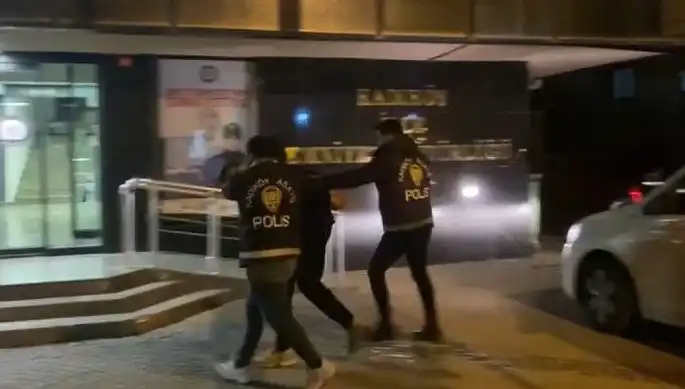 Galatasaray Taraftarına Saldırı: Silahlı Şahıs Kısa Sürede Yakalandı