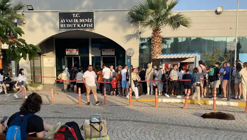Bayramda Midilli Adası'na Tatilci Akını: Neden Bu Kadar Popüler?