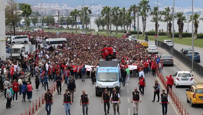 İzmir'de Grev Krizi: Dört Gün Süren Mücadele Devam Ediyor