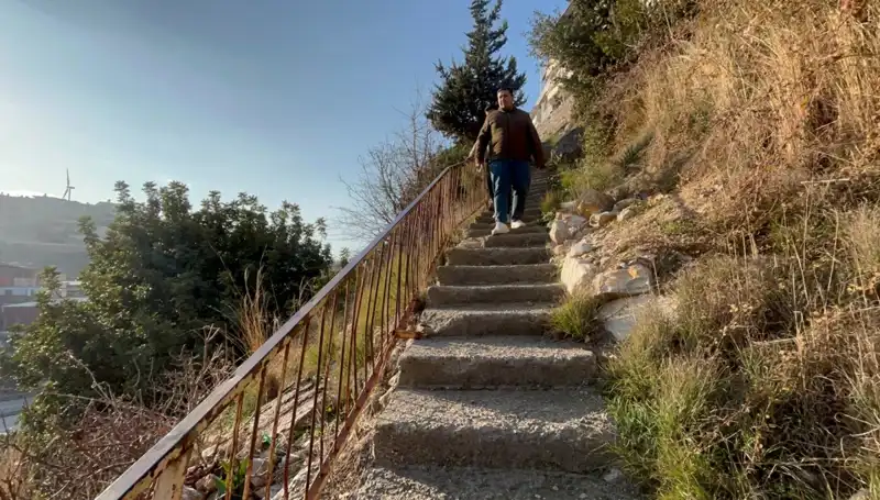 Uçurum Kenarındaki Evler: 107 Basamaklı Merdivende Eşsiz Bir Yolculuk
