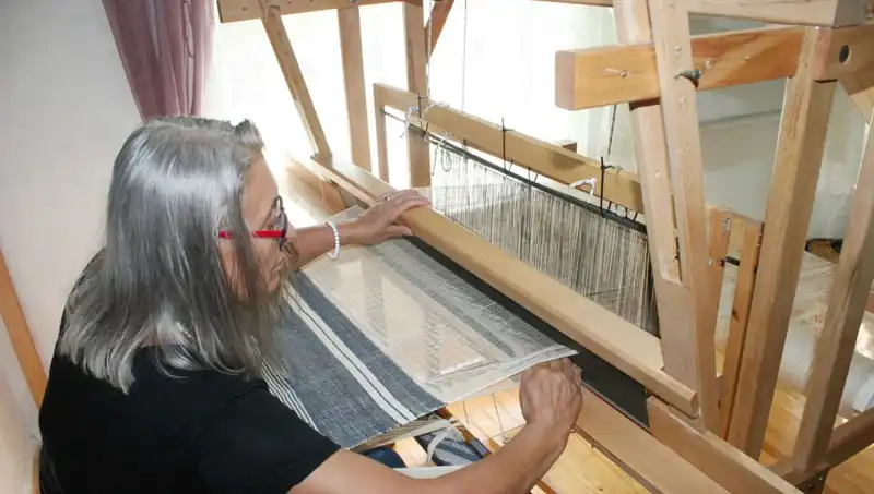 Eski Giysilerden Yenilikçi Eşyalar: Atık Moda Dönüşümü