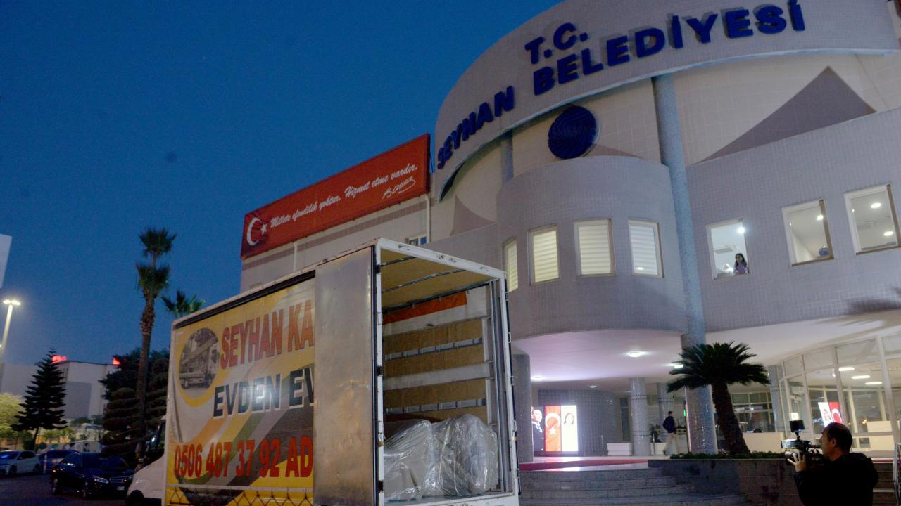 Seyhan Belediyesine Beklenmedik Haciz Kararı