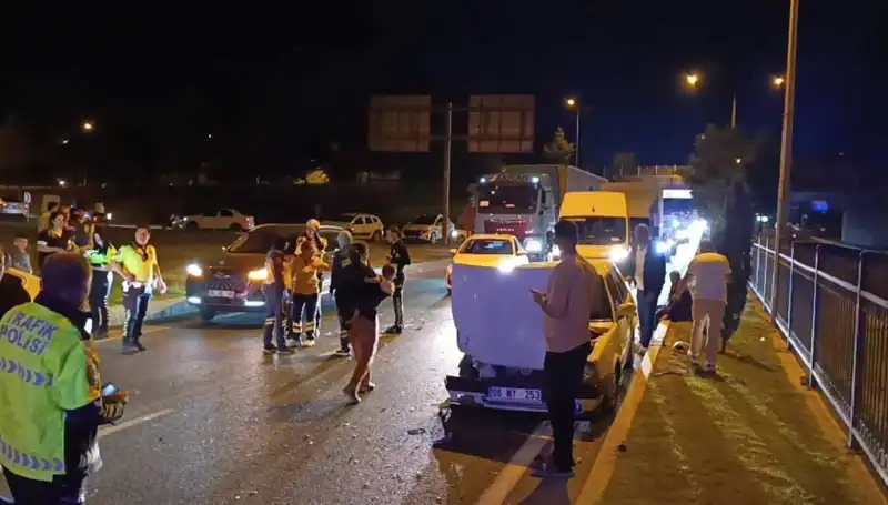 Otoyolda Kuralsız Geri Dönüş Kazası: Çocuklar da Yaralı!
