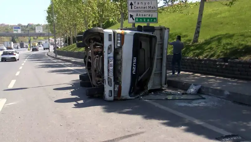 Küçükçekmece D-100 Karayolunda Meydana Gelen Kaza, Trafiği Bilinmedik Bir Şekilde Etkiledi