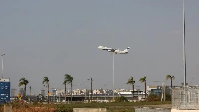 Husiler, İsrail'in Ben Gurion Havalimanı'na Füze Saldırısı Düzenledi