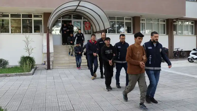 İki İlde 21 Düzensiz Göçmenin Yakalanması: Sığınmacı Sorununun Boyutları