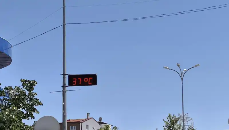 İlçede Sıcaklık Rekoru: Termometreler 38 Dereceyi Gösterdi!