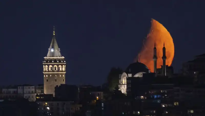 İstanbul'un Yarım Ayı: Uçsuz Bucaksız Güzellikleriyle Göz Dolduruyor