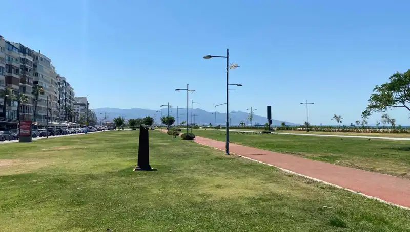 İzmir'de Sıcaklık Rekoru Kırıldı: Kordon Sahili Boş Kaldı!