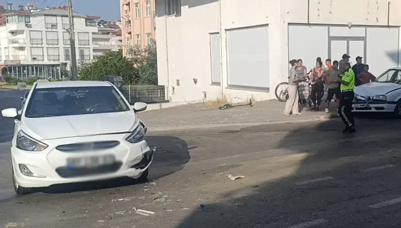 Antalya’da Feci Kaza: İki Otomobil Çarpıştı, Yaralılar Var
